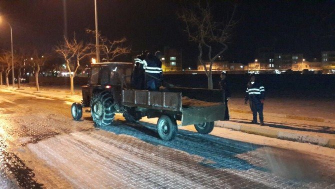 Yollarda Mahsur Kalanlara Eyyübiye Belediyesi Yetişti