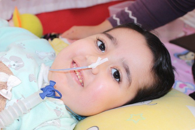 Minik Firdevs, Tedavisinde Gerekli İlacın Getirilmesi İçin Cumhurbaşkanı Erdoğan Yardım İstedi