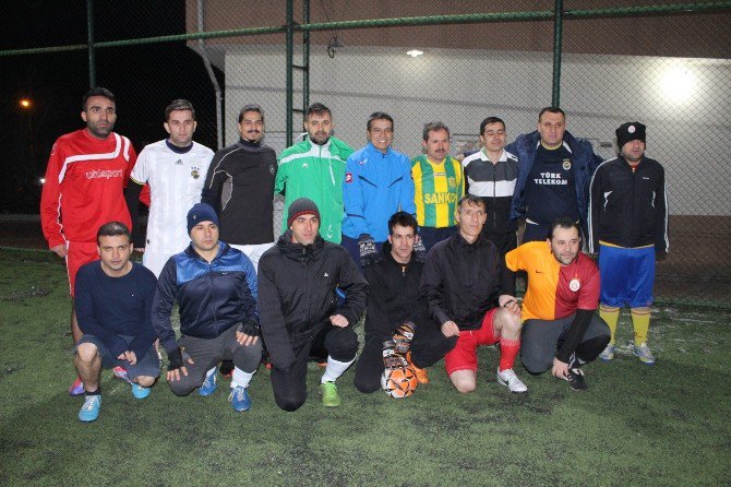 Sağlık Çalışanlarıyla Emniyet Mensupları Maçta Bir Araya Geldi