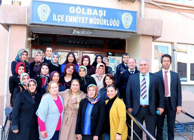 Polis Eşleri Yemekte Bir Araya Geldi