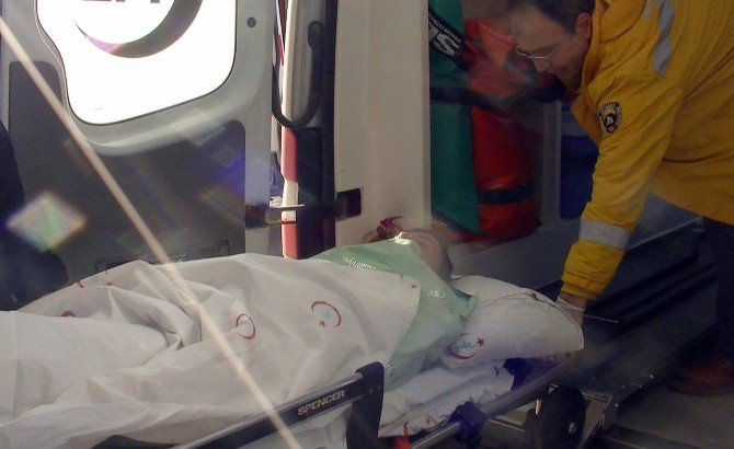 Tren Vagonunun Üzerine Çıkan Çocuk Yüksek Gerilim Hattına Kapıldı