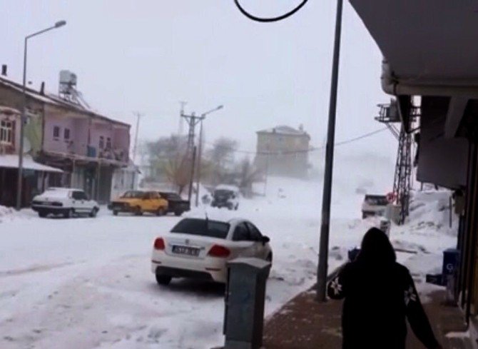 Şiddetli Rüzgar Sincik’te Hayatı Olumsuz Etkiliyor