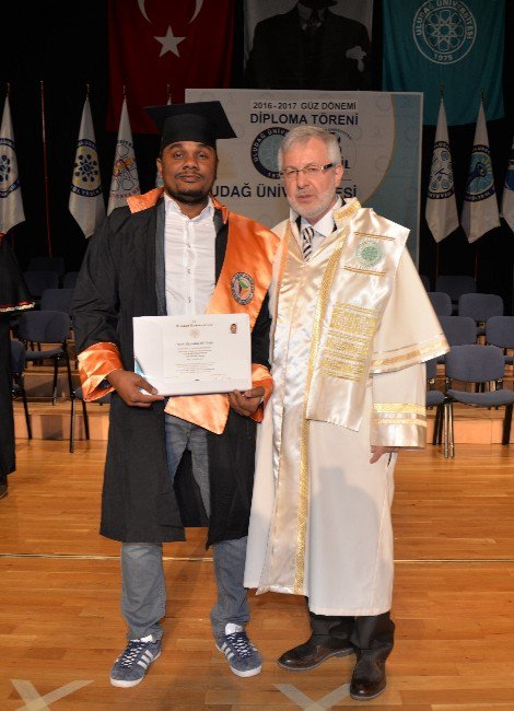 Güz Dönemi Mezunlarının Diploma Sevinci