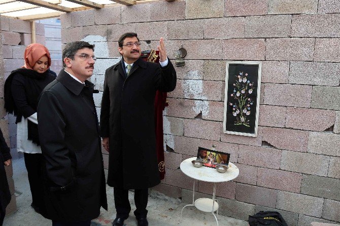 Suriye’deki Savaşın Acı Yüzünü Keçiören’e Taşıyan Halep Evi’ni Ak Parti Genel Başkan Yardımcısı Yasin Aktay Da Ziyaret Etti