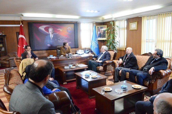 Ak Parti İl Başkanı Öz, Belediye Başkanı Bulutlar’ı Ziyaret Etti