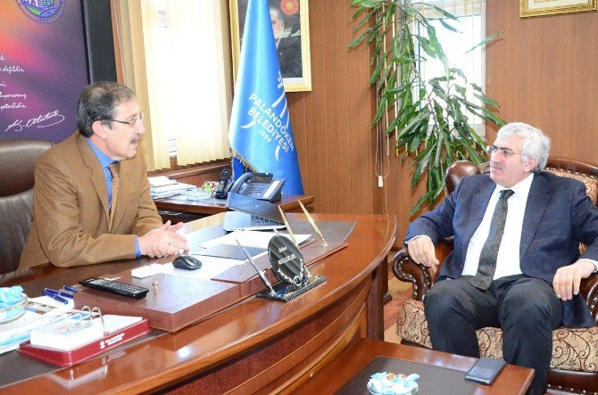 Ak Parti İl Başkanı Öz, Belediye Başkanı Bulutlar’ı Ziyaret Etti