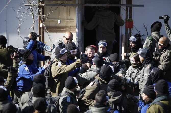 Amona’da Tahliyeler Sürdü