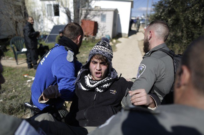 Amona’da Tahliyeler Sürdü