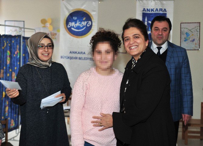 Ankara Büyükşehir Belediyesinden, Yetim Çocuklara Karne Hediyesi