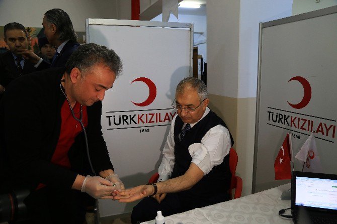 Ankara Polisinden Kızılay’a Kan Desteği