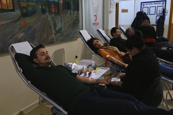 Ankara Polisinden Kızılay’a Kan Desteği