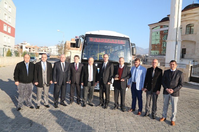 Efeler’de Ayın Şoförü Ödülünü Başkan Özakcan’dan Aldı