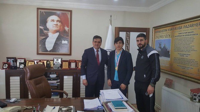 Türkiye Şampiyonu Başkan Yalçın’ın Makamında