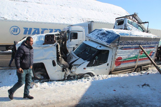 Batman’da Zincirleme Trafik Kazası: 2 Yaralı