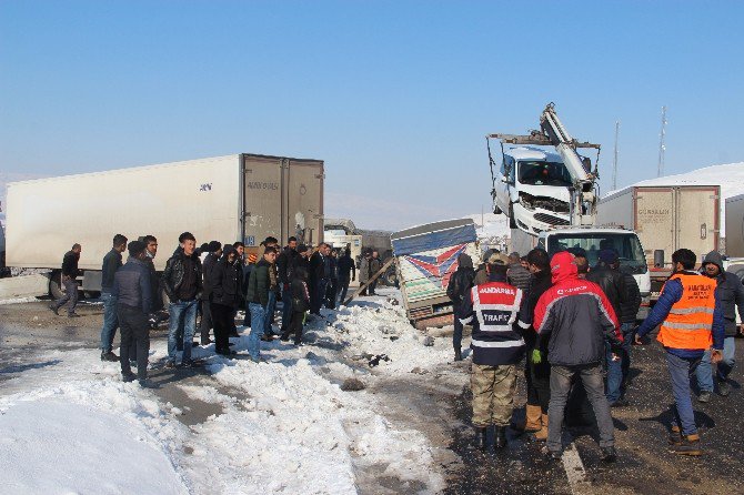 Batman’da Zincirleme Trafik Kazası: 2 Yaralı