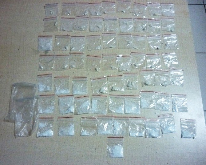 İzmir’de 2 Uyuşturucu Satıcısı Tutuklandı