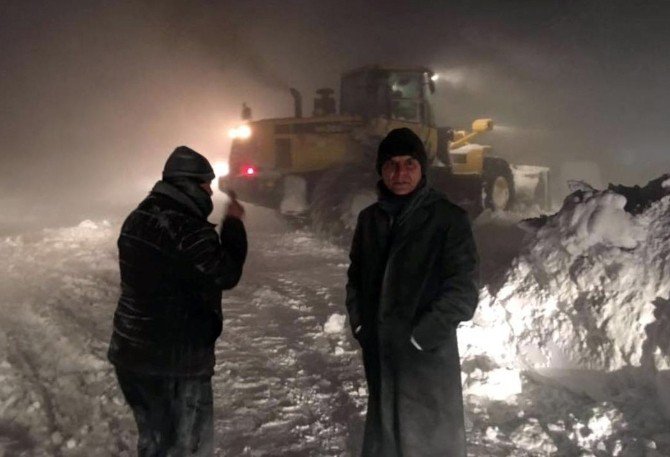 Bitlis’te Yolda Kalan 52 Vatandaşı Askerler Kurtardı