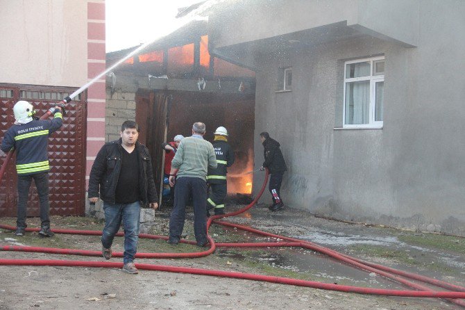 Bolu’da İki Katlı Ev, Ahır Ve Samanlık Yandı