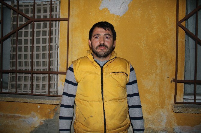 Muhtara Uyup Silahla Poz Verince Gözaltına Alındı