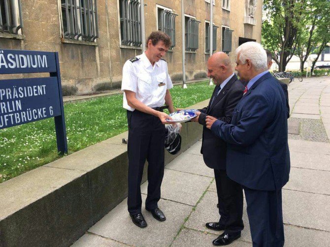 Dünya Yakın Savunma Federasyonu’nda Görev Değişimi