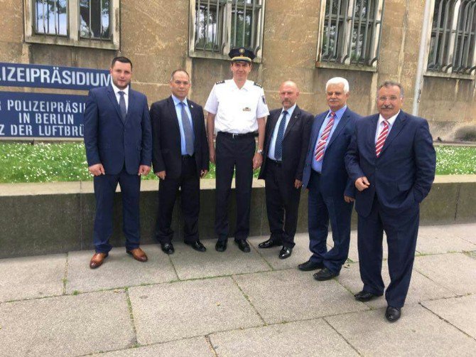 Dünya Yakın Savunma Federasyonu’nda Görev Değişimi