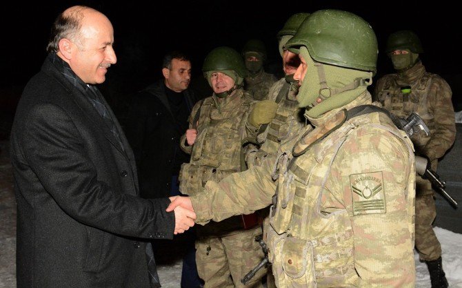 Vali Azizoğlu’ndan Eksi 25 Derecede ’Tatlı’ Ziyaretleri