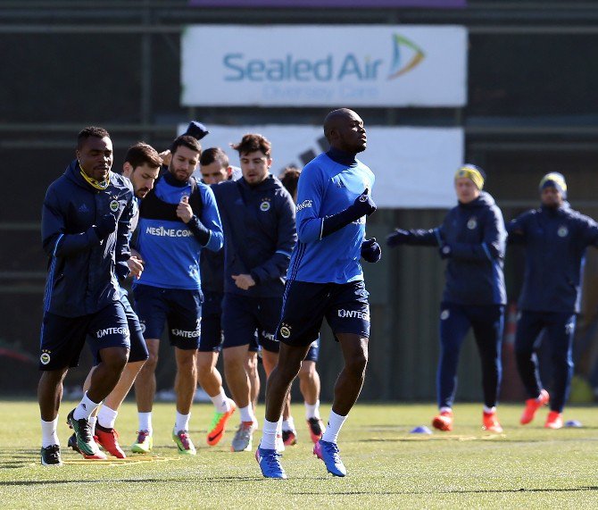 Fenerbahçe’de Emenike Ve Van Der Wiel Takımla Çalıştı