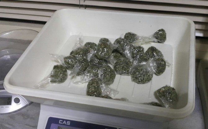 İzmir’de 2 Uyuşturucu Satıcısı Tutuklandı