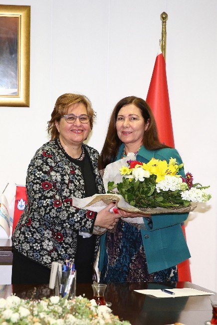 Kent Gönüllülerinden Başkan Pekdaş’a Plaket