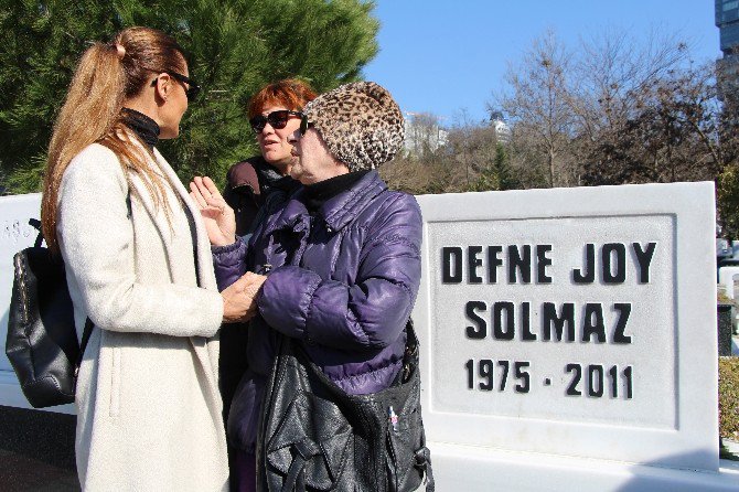 Defne Joy Foster’ın Annesinden Kızının Ölümü İle İlgili Açıklama
