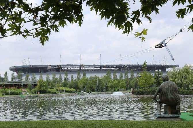 Bahadır Kul: “3 Stadyumla Yılın Stadyumu Ödüllerine Adayız”