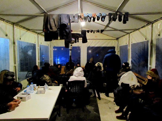 Çeşme’de 23 Sığınmacı Yakalandı