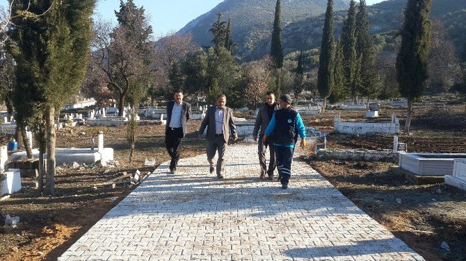 Gölmarmara Değnekler Mezarlık Yolu Yenileniyor