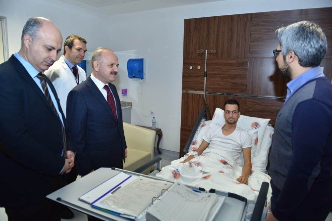 Vali Çakacak, El Bab Gazisi Uzman Çavuş Hüseyin İlban’ı Ziyaret Etti