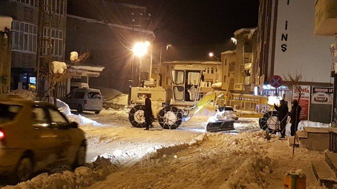 Bulanık Belediyesinden Gece Mesaisi