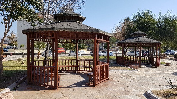 Nazilli’de Cumhuriyet Parkı Yaza Hazırlanıyor