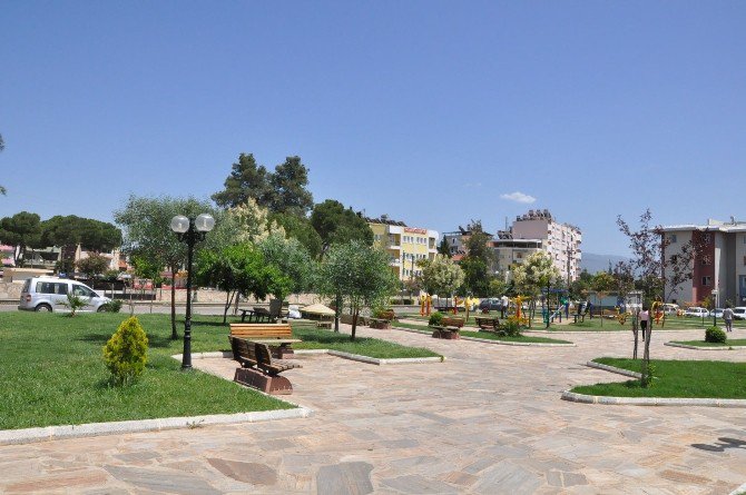 Nazilli’de Cumhuriyet Parkı Yaza Hazırlanıyor