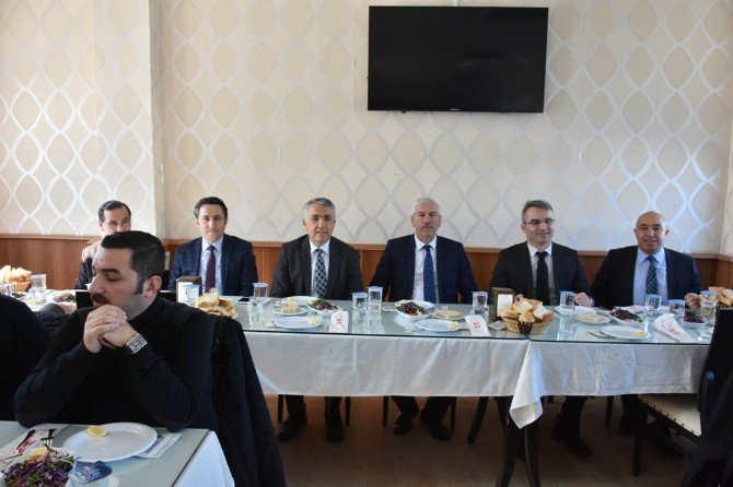 Omü Yönetimi Kuşlara Yem Bıraktı