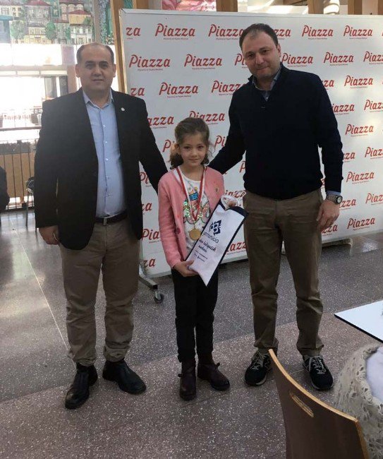 Piazza’da 4. Geleneksel Satranç Turnuvası Başladı