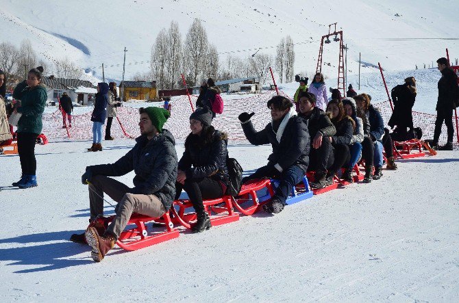 Pursaklar’ın Gençleri Kayağın Keyfini Çıkarttı