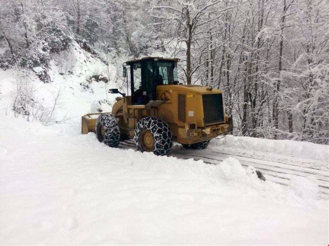 Rize Valisi Erdoğan Bektaş, Karla Mücadele Çalışmalarını Değerlendirdi