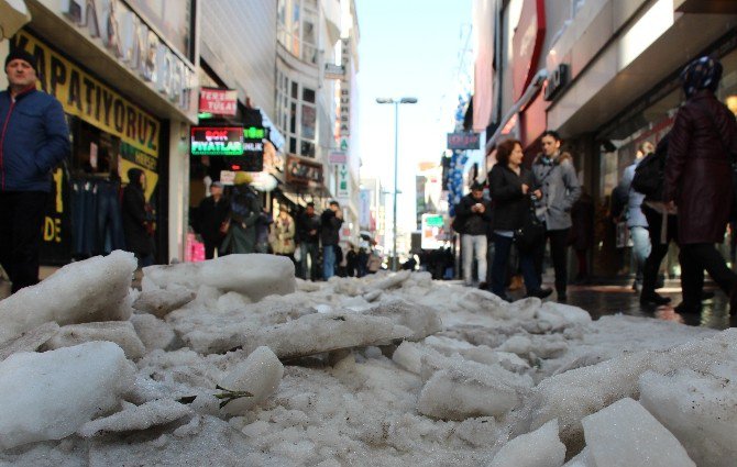 Kar Yağışı Esnafı Olumsuz Etkilendi
