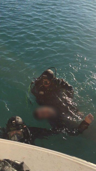 Teknesi Batan Balıkçı Boğuldu