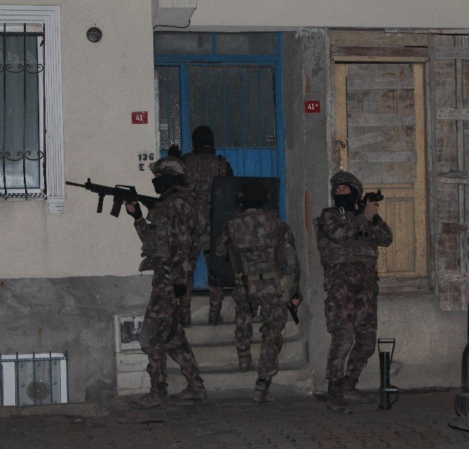 Sultangazi’de Helikopter Destekli Terör Operasyonu