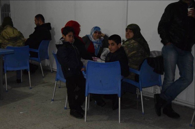 Tipi Nedeniyle Kapanan Yolda Mahsur Kalan Vatandaşların İdmanına Mehmetçik Yetişti