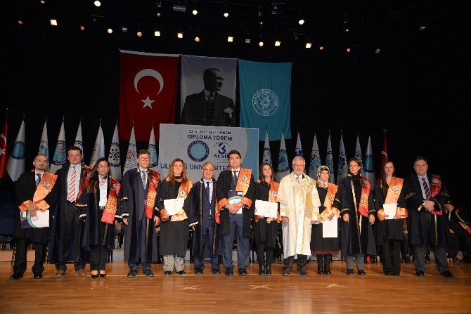 Güz Dönemi Mezunlarının Diploma Sevinci