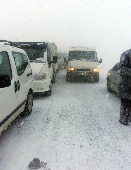 Van-hakkari Karayolu Kapandı