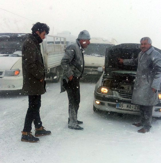 Van-hakkari Karayolu Kapandı