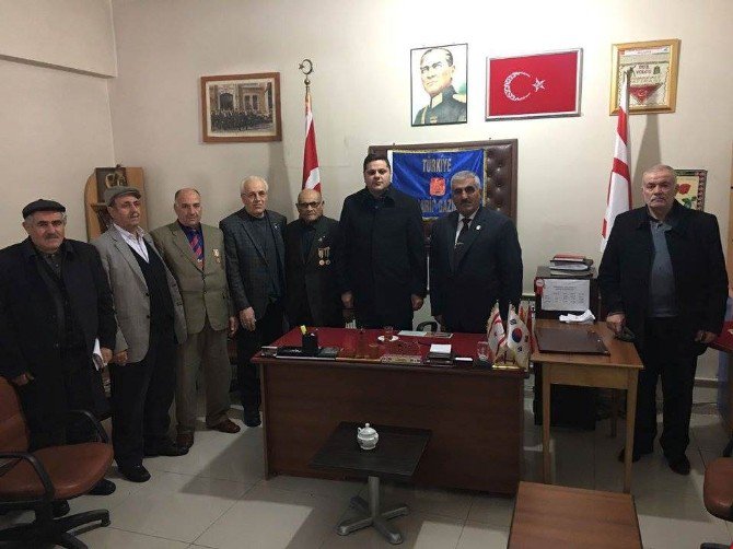 Kaymakam Öztürk, Muharip Gaziler Derneğini Ziyaret Etti