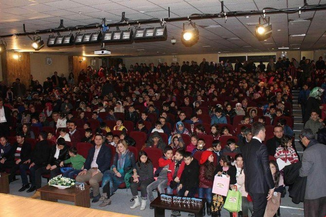 İpekyolu Belediyesinin Öğrencilere Karne Hediyesi